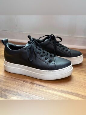 EUC, J/Slides Amanda Low Top Platform Sneakers, Black Leather, Size 6.5